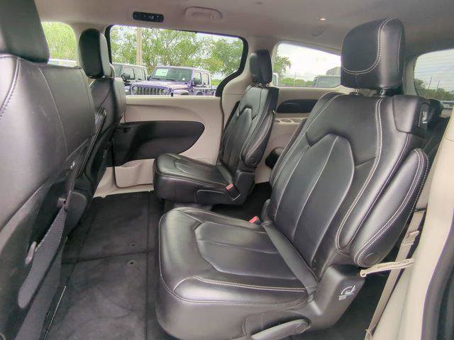 Certified 2023 Chrysler Pacifica Touring-L FWD image 17