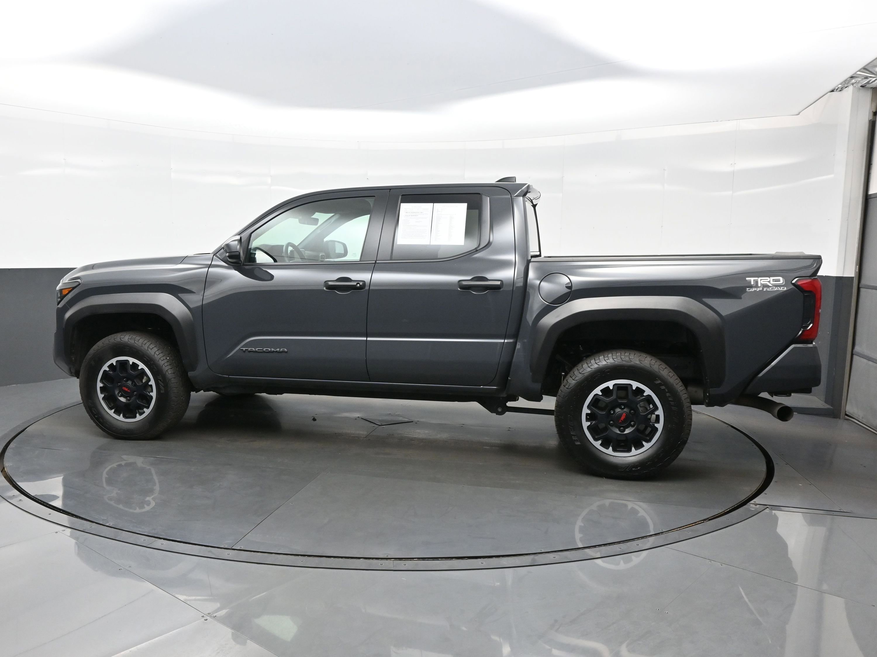 Used 2024 Toyota Tacoma TRD Off-Road image 3