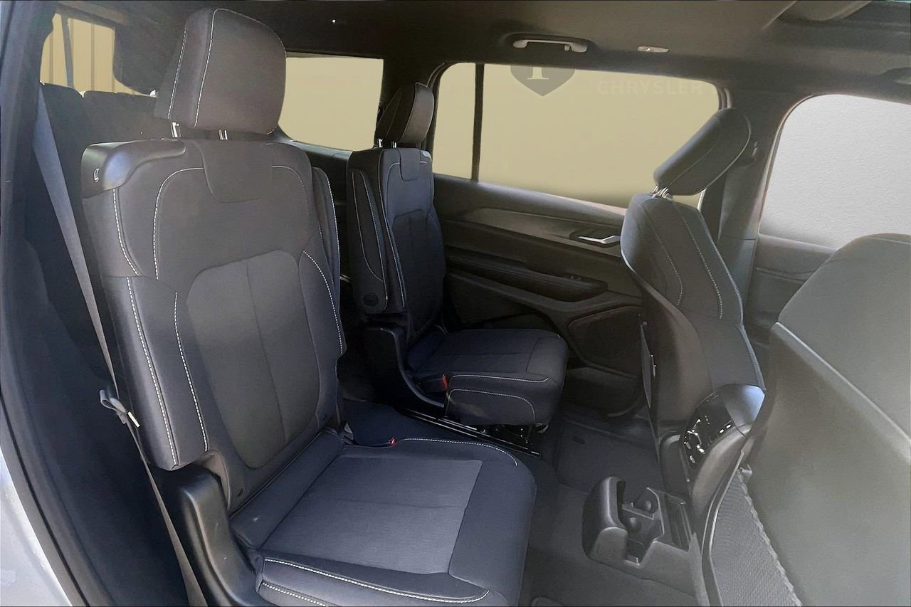 New 2025 Jeep Grand Cherokee L Laredo w/ Luxury Tech Group I image 21