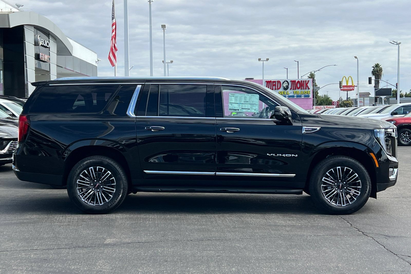 New 2026 GMC Yukon XL Elevation AWD/4WD image 3