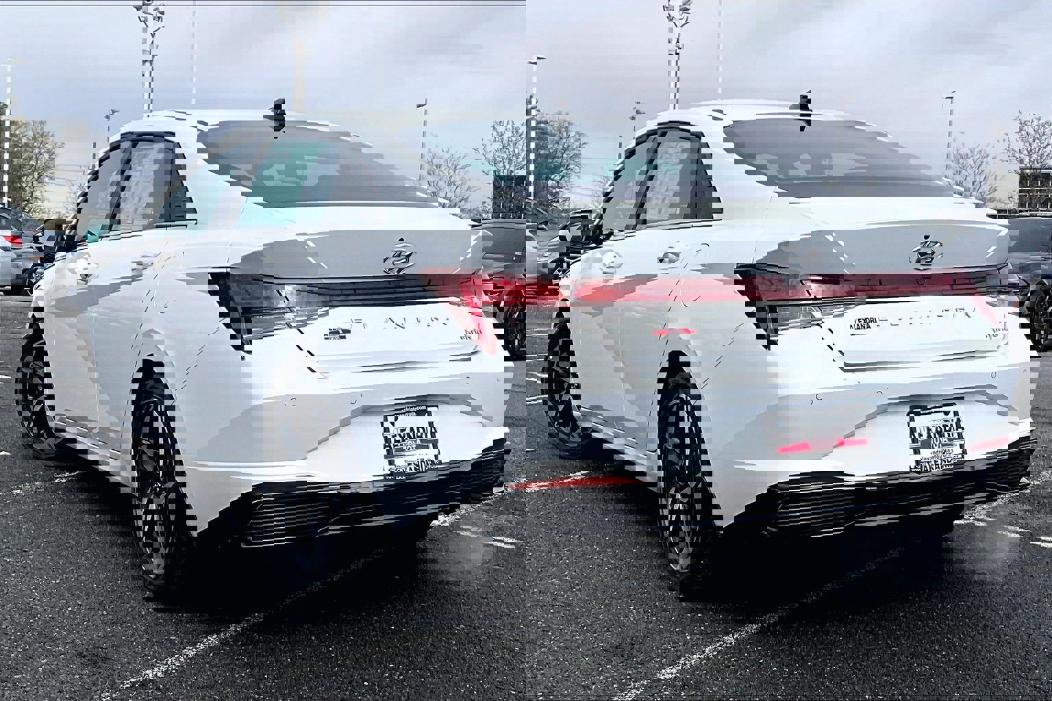 Used 2023 Hyundai Elantra Limited image 11