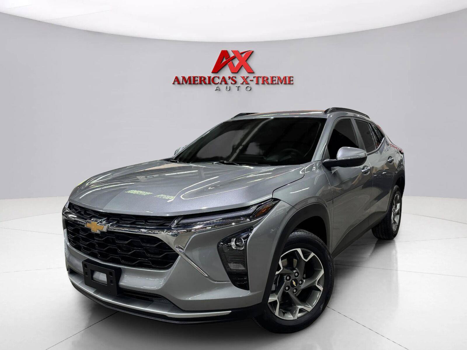 Used 2025 Chevrolet Trax LT w/ Sunroof Package FWD image 1