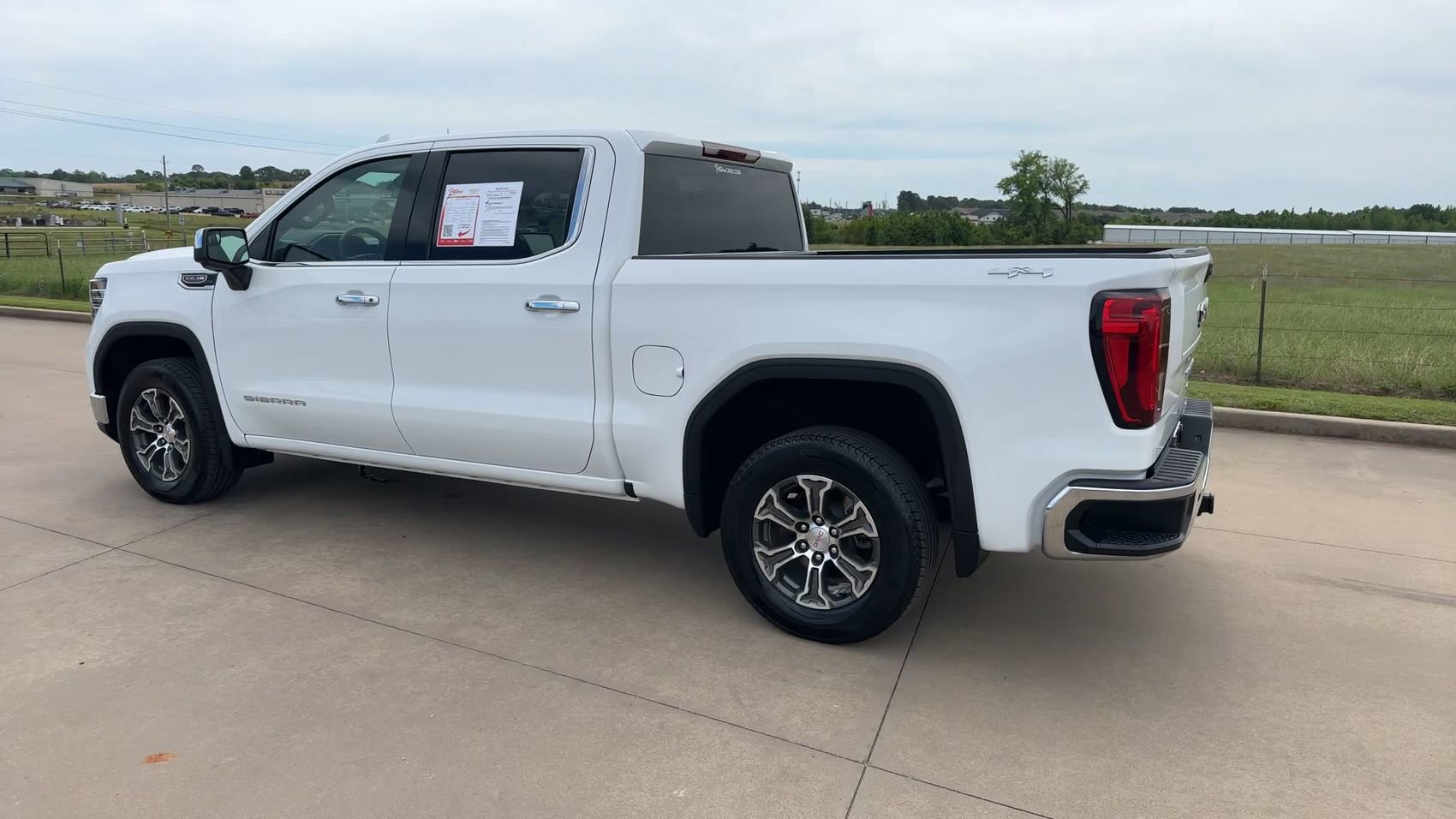 Used 2025 GMC Sierra 1500 SLT AWD/4WD image 7