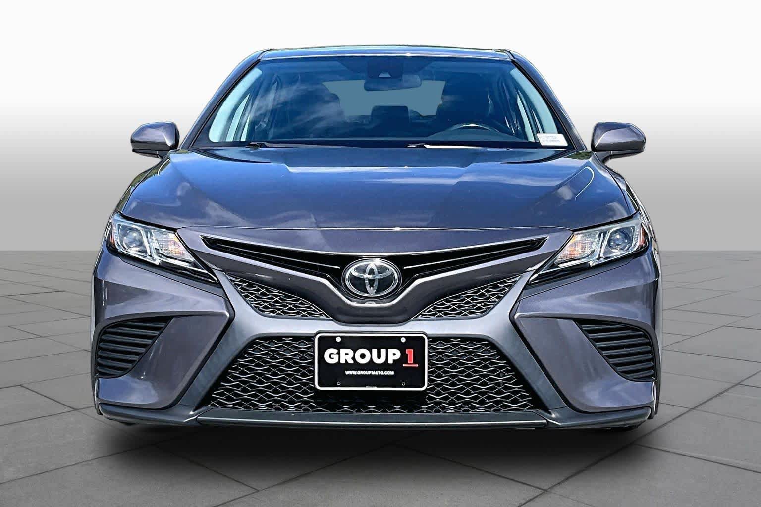 Used 2019 Toyota Camry SE FWD image 4