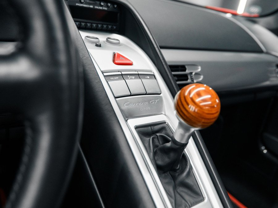 Used 2005 Porsche Carrera GT RWD image 22