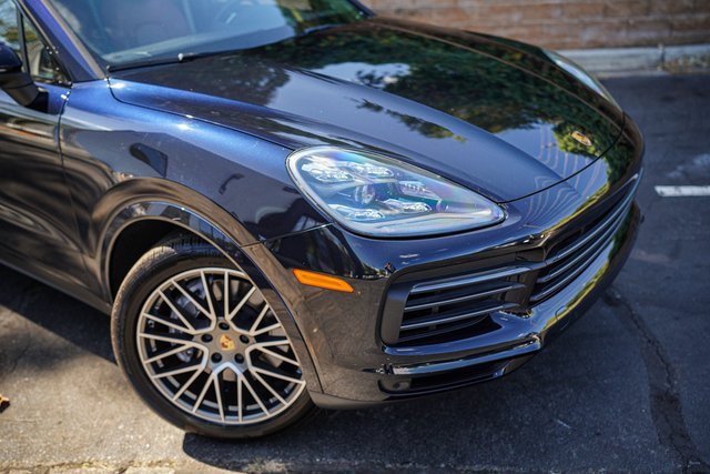 Used 2023 Porsche Cayenne Platinum Edition image 13