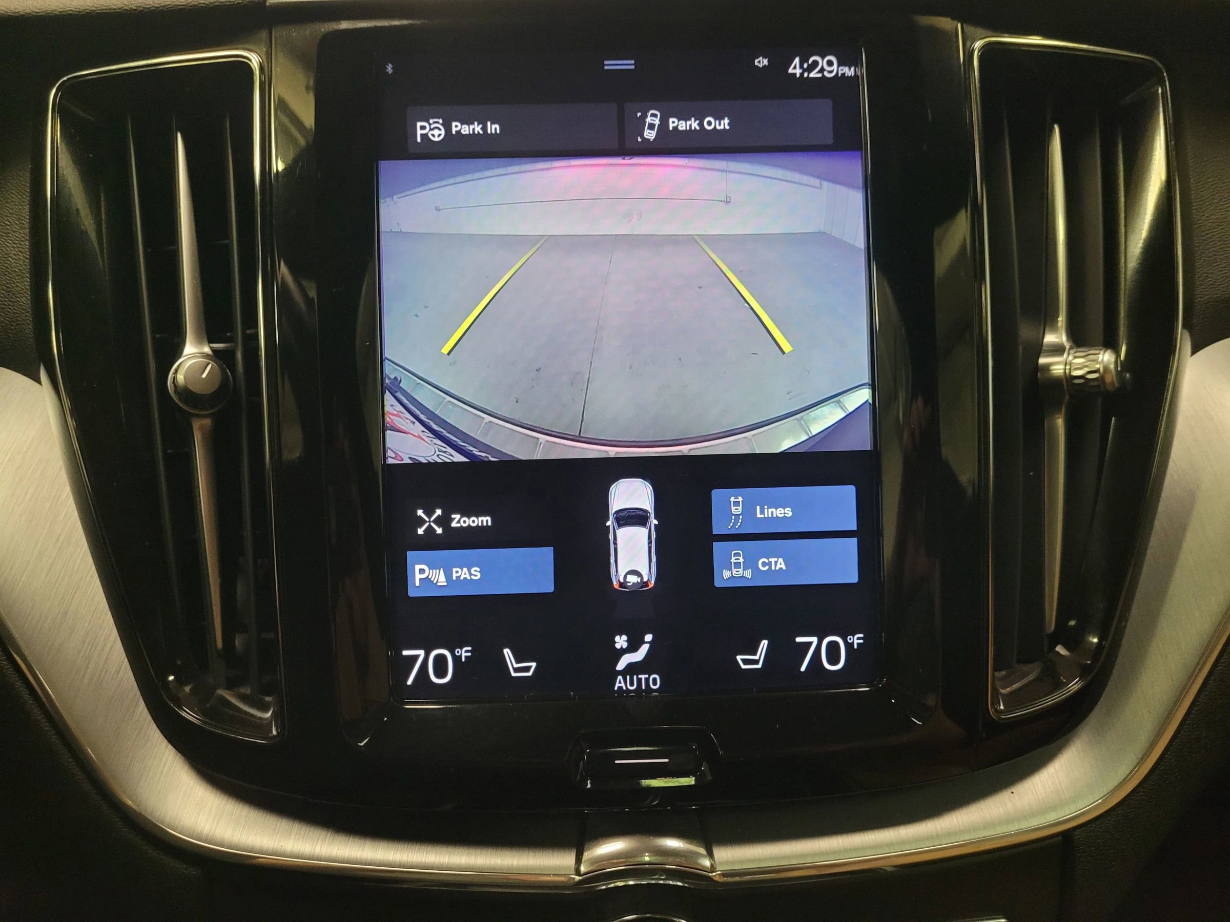 Used 2018 Volvo XC60 T5 Momentum w/ Vision Package image 29