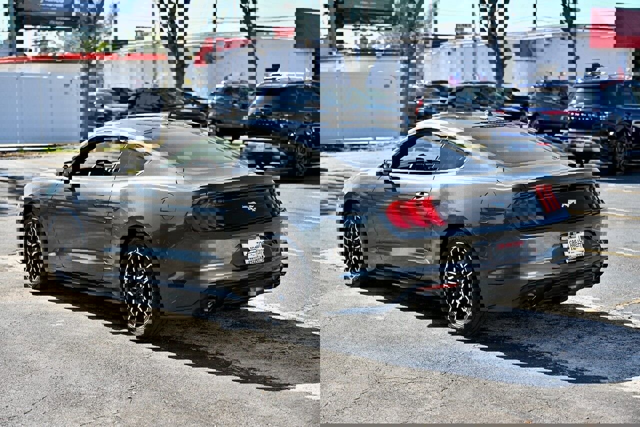 Used 2020 Ford Mustang Premium image 4