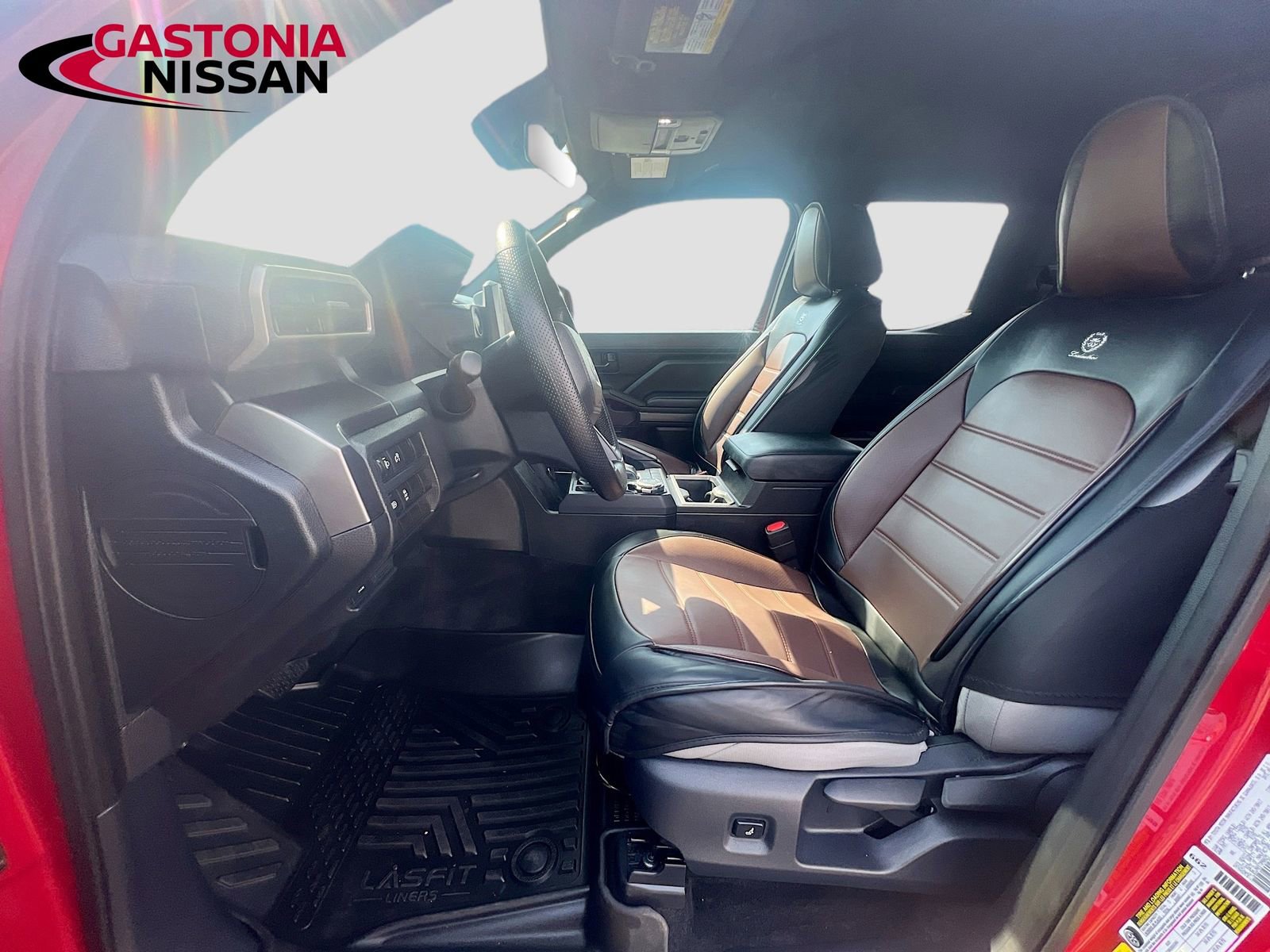 Used 2025 Toyota Tacoma SR5 image 27