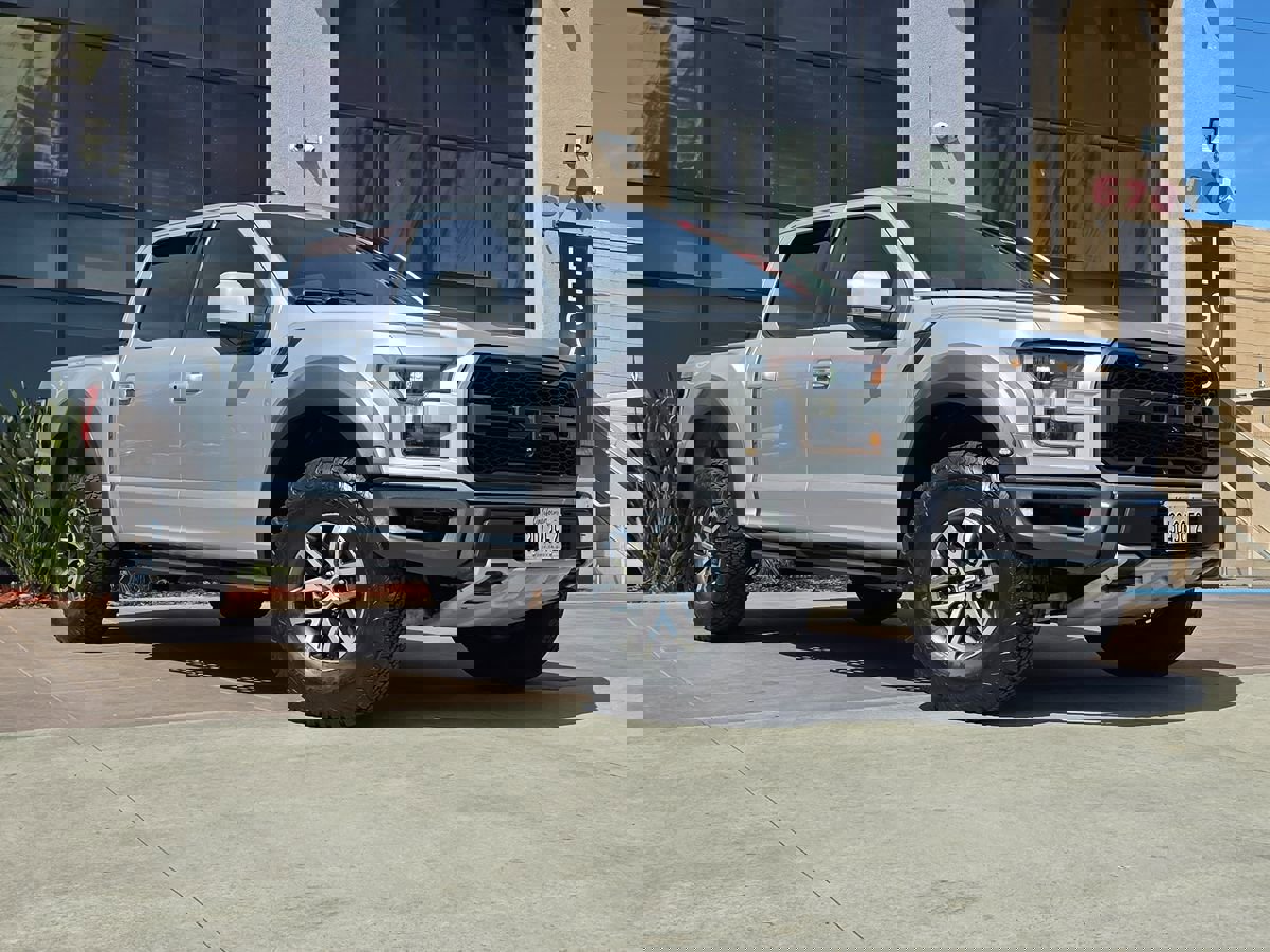 Used 2018 Ford F150 Raptor w/ Equipment Group 802A Luxury image 3