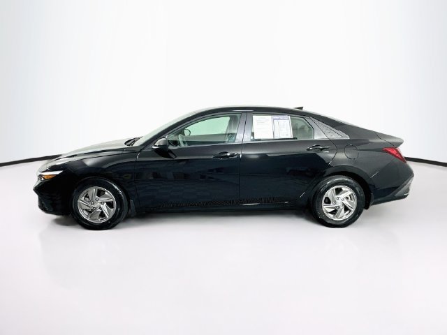 Certified 2025 Hyundai Elantra SE FWD image 5