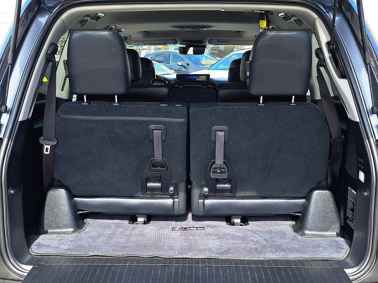 Used 2019 Lexus LX 570 4WD w/ Luxury Package image 13