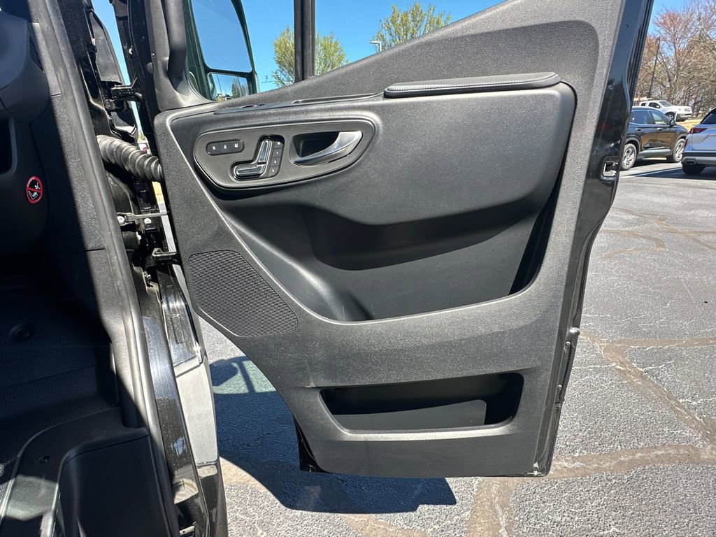 Used 2025 Mercedes-Benz Sprinter 2500 image 15
