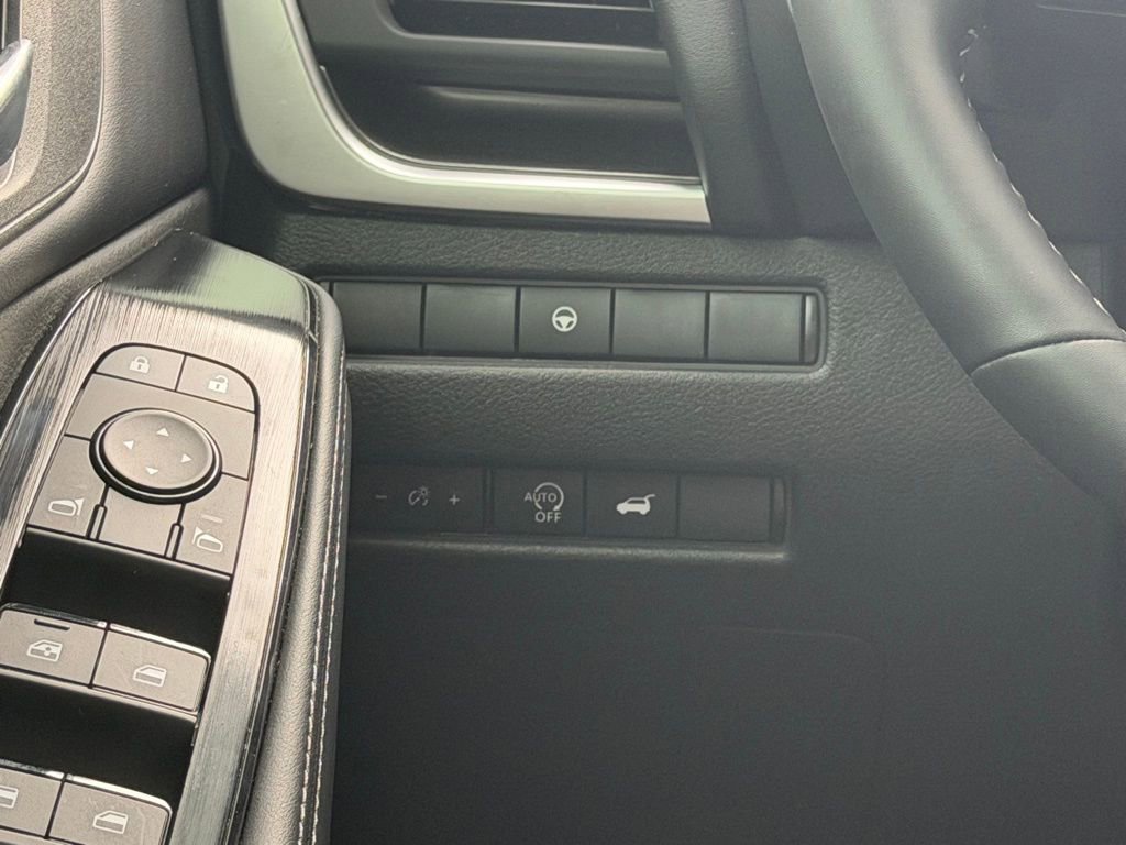 Used 2026 Nissan Rogue SV w/ SV Premium Package image 32