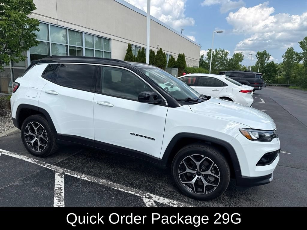 Used 2025 Jeep Compass Limited w/ Sun & Sound Group AWD/4WD image 4