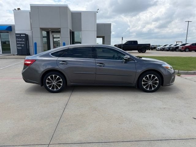 Used 2016 Toyota Avalon XLE FWD image 2