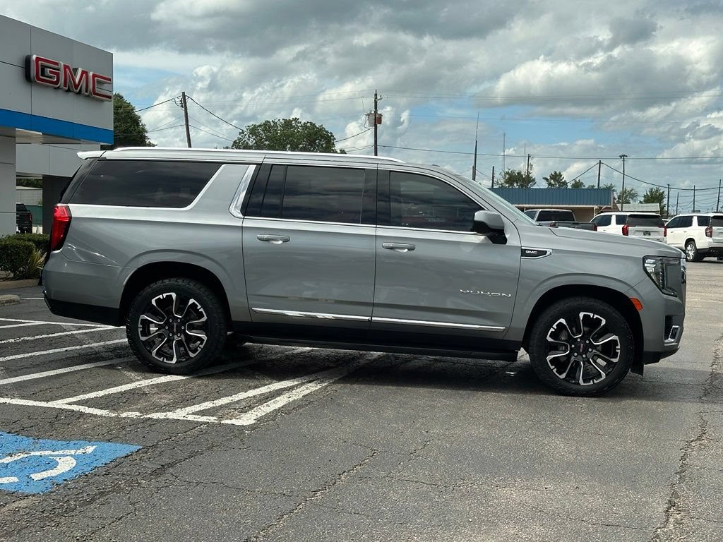 Used 2023 GMC Yukon XL SLT AWD/4WD image 4