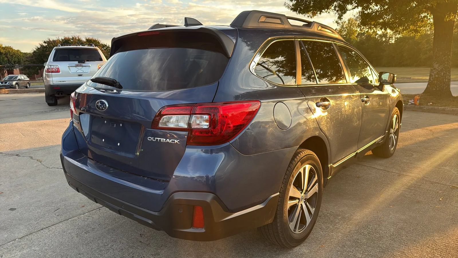Used 2019 Subaru Outback 2.5i Limited AWD/4WD image 5
