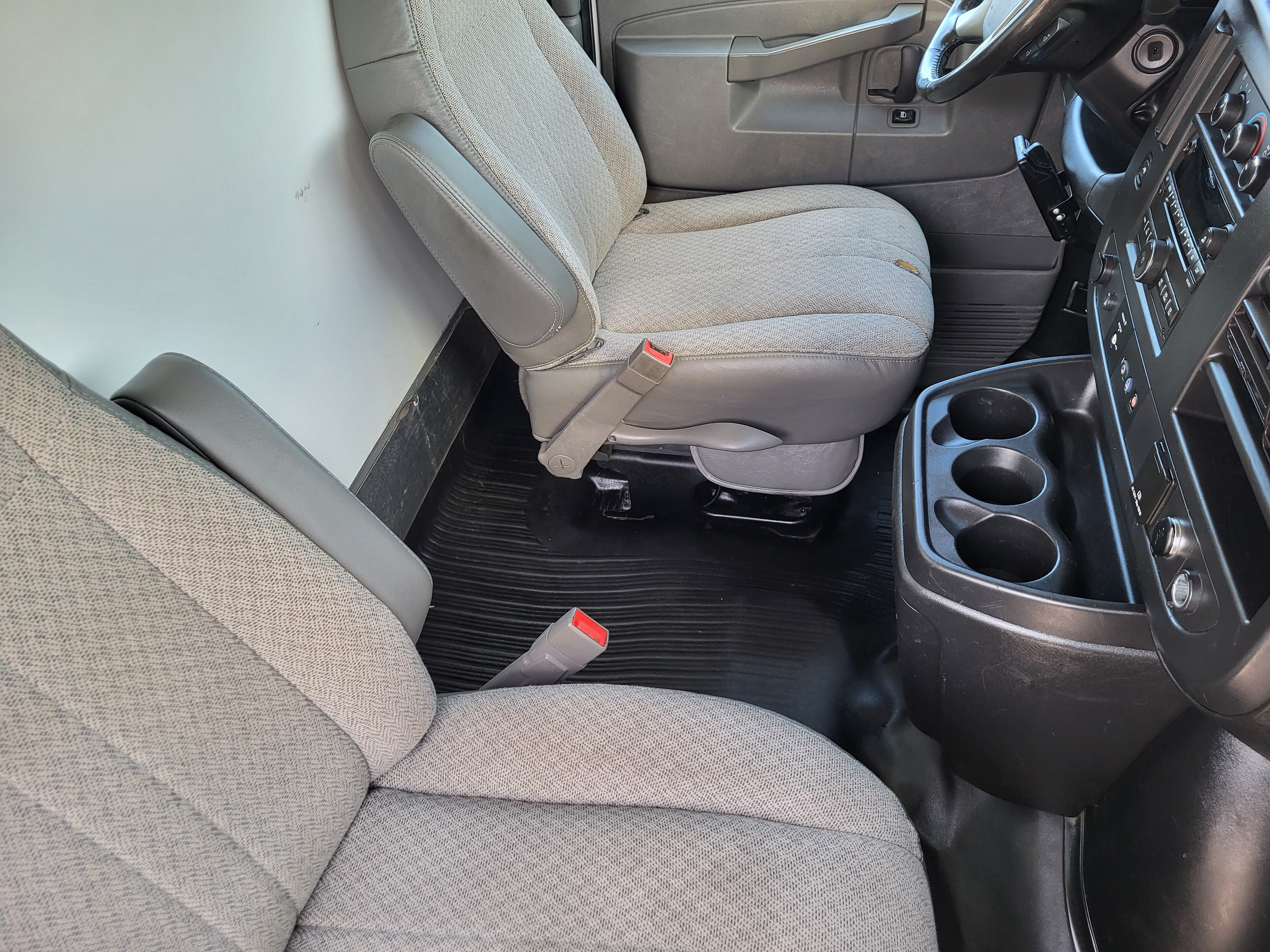 Used 2018 GMC Savana 4500 w/ Power Convenience Package RWD image 13