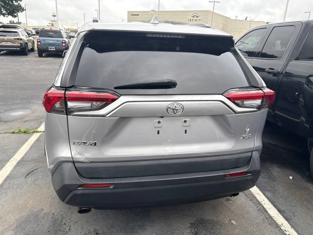Used 2021 Toyota RAV4 XLE FWD image 5