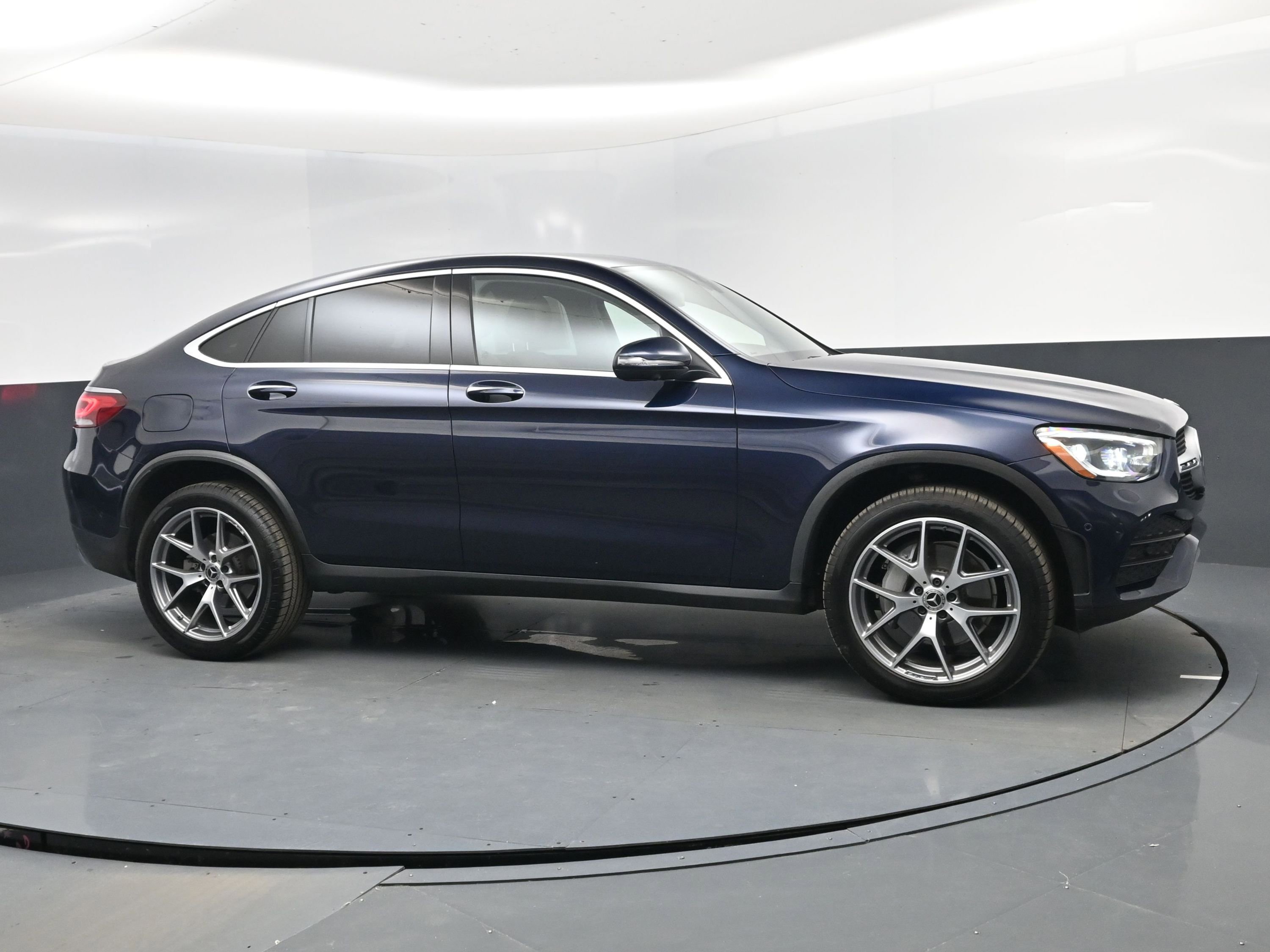 Used 2021 Mercedes-Benz GLC 300 4MATIC Coupe image 2