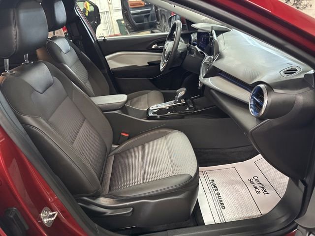 Used 2025 Chevrolet Trax LT w/ Driver Confidence Package FWD image 26