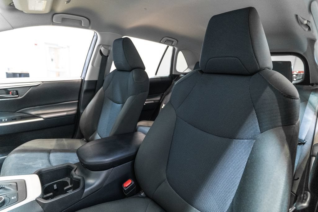 Certified 2025 Toyota RAV4 LE AWD/4WD image 6