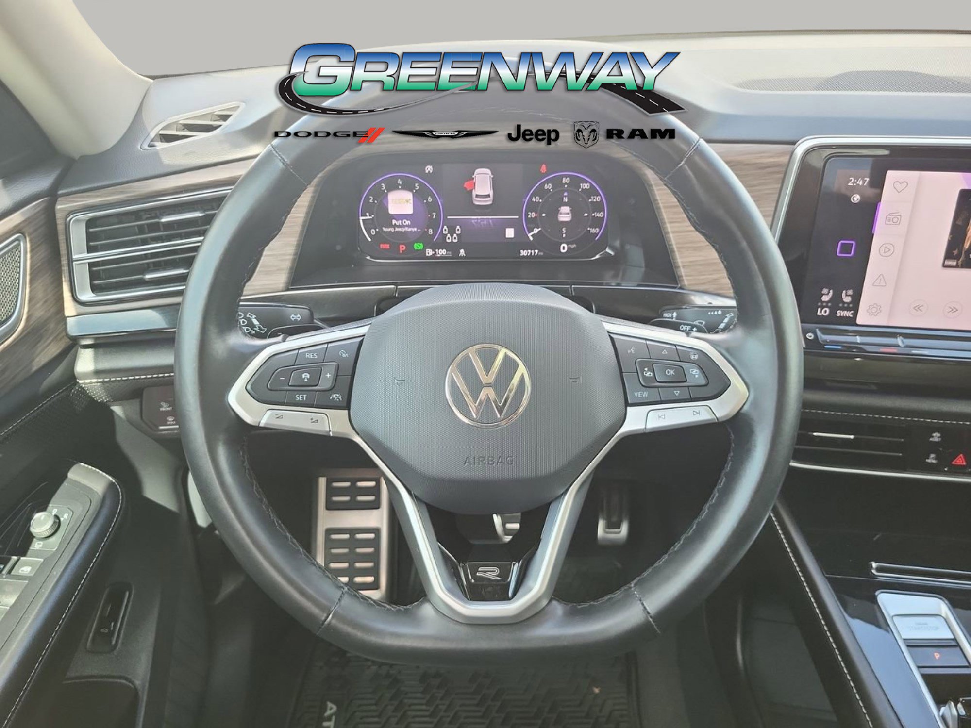 Used 2024 Volkswagen Atlas SEL Premium R-Line image 31