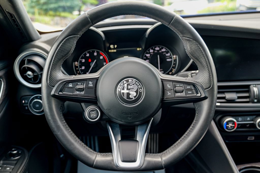 Used 2022 Alfa Romeo Giulia Ti AWD/4WD image 43