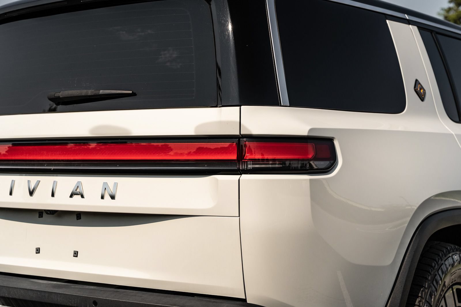 Used 2023 Rivian R1S Adventure AWD/4WD image 18