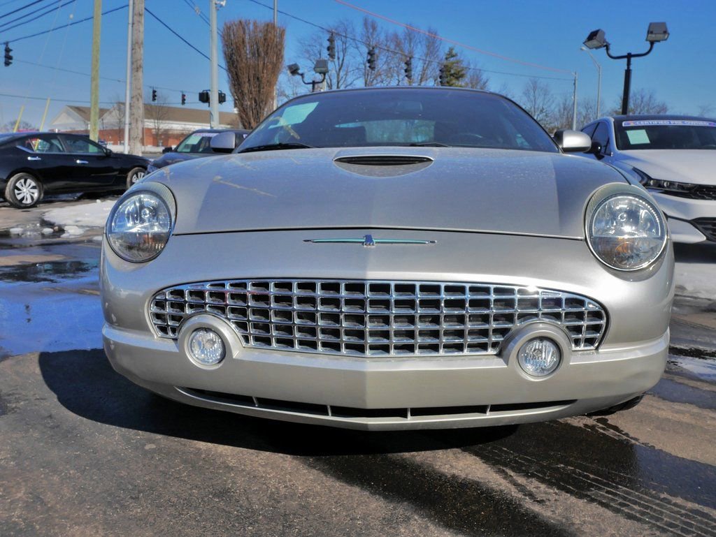 Used 2005 Ford Thunderbird image 2