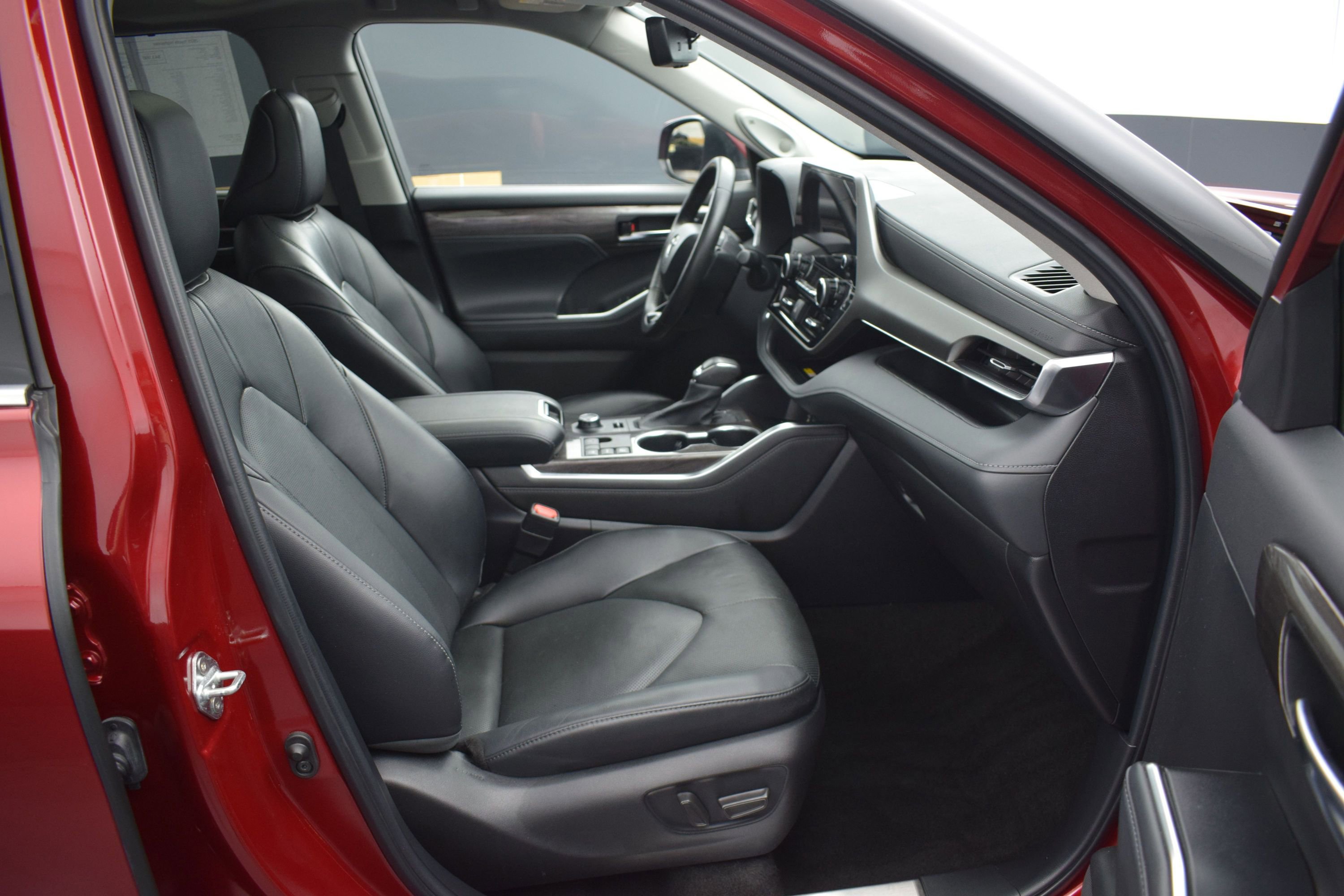 Used 2023 Toyota Highlander Limited AWD/4WD image 10