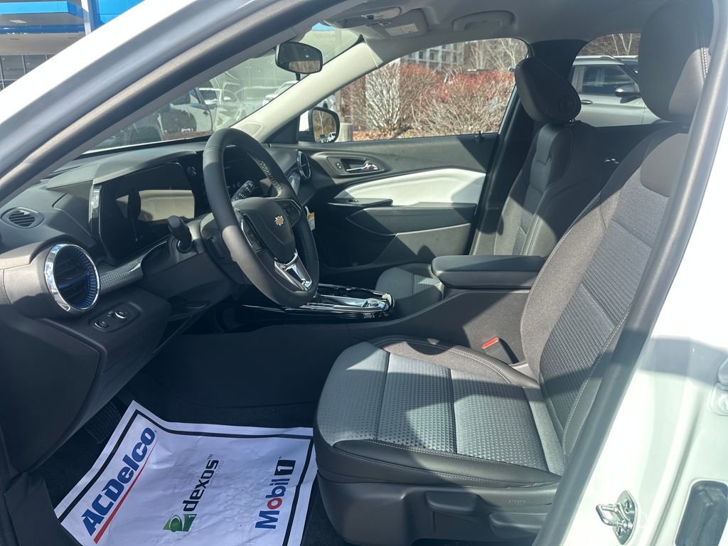 New 2025 Chevrolet Trax LT w/ LT Convenience Package image 35