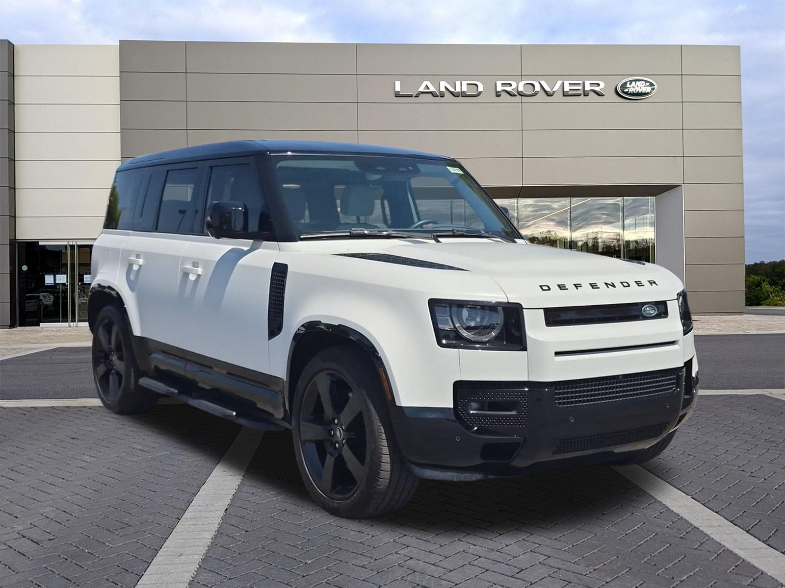 Certified 2025 Land Rover Defender 110 X-Dynamic SE AWD/4WD image 3