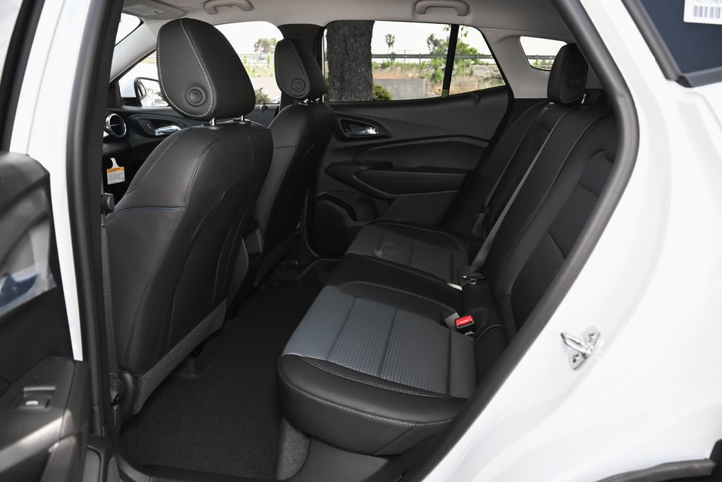 New 2026 Chevrolet Trax LT w/ LPO, Blackout Package FWD image 29