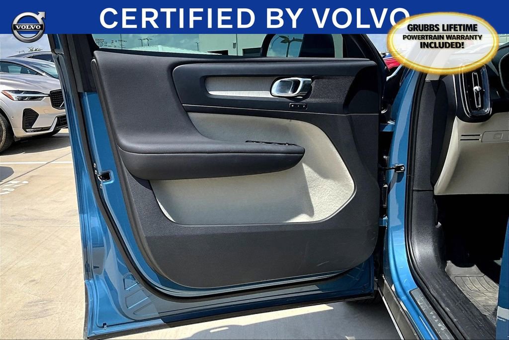 Used 2023 Volvo XC40 B5 Plus w/ Protection Package Premier image 23