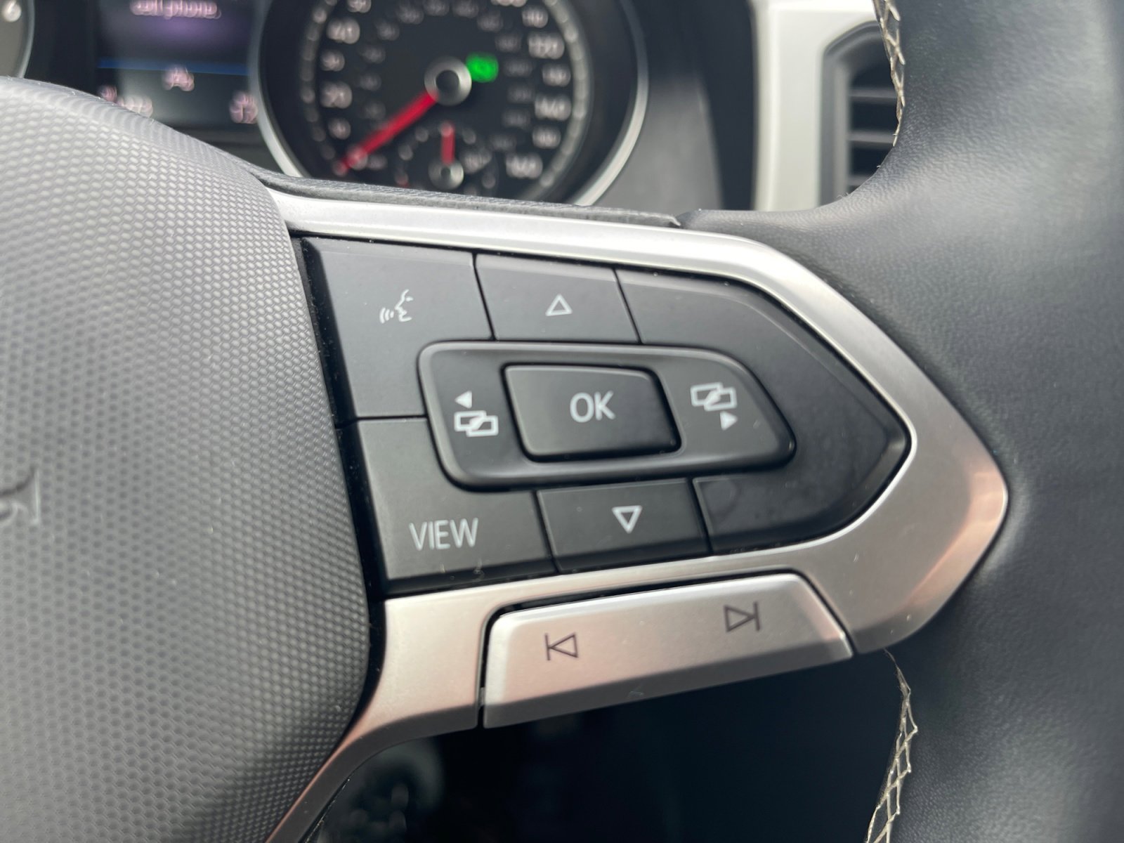 Used 2021 Volkswagen Atlas Cross Sport SE w/ Panoramic Sunroof Package image 17