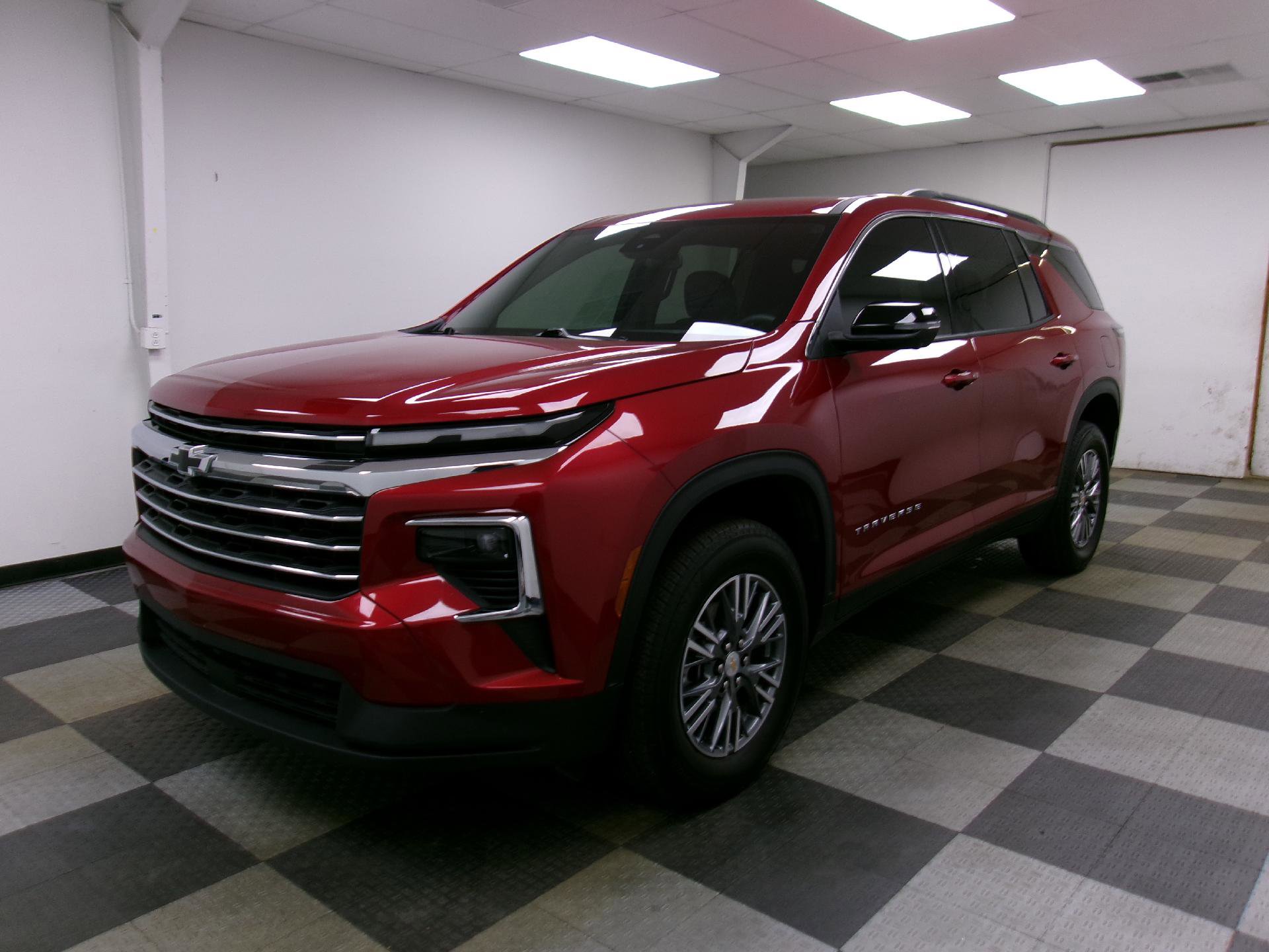 Certified 2025 Chevrolet Traverse LT w/ Driver Confidence Package