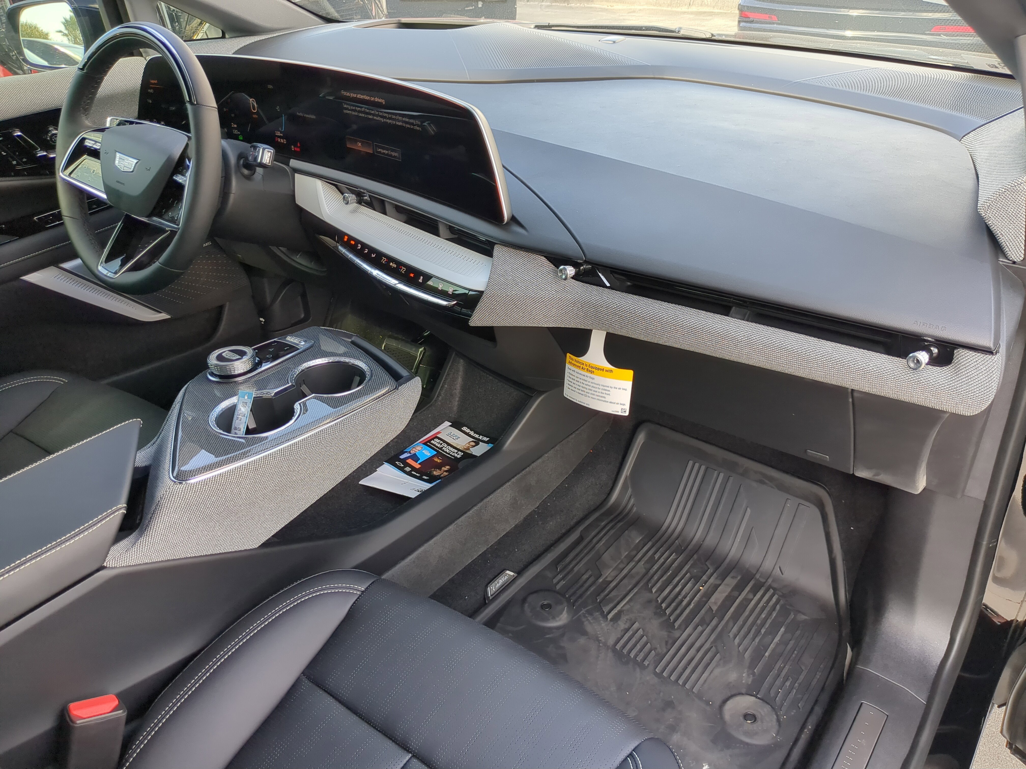 New 2025 Cadillac Optiq Luxury 2 image 11