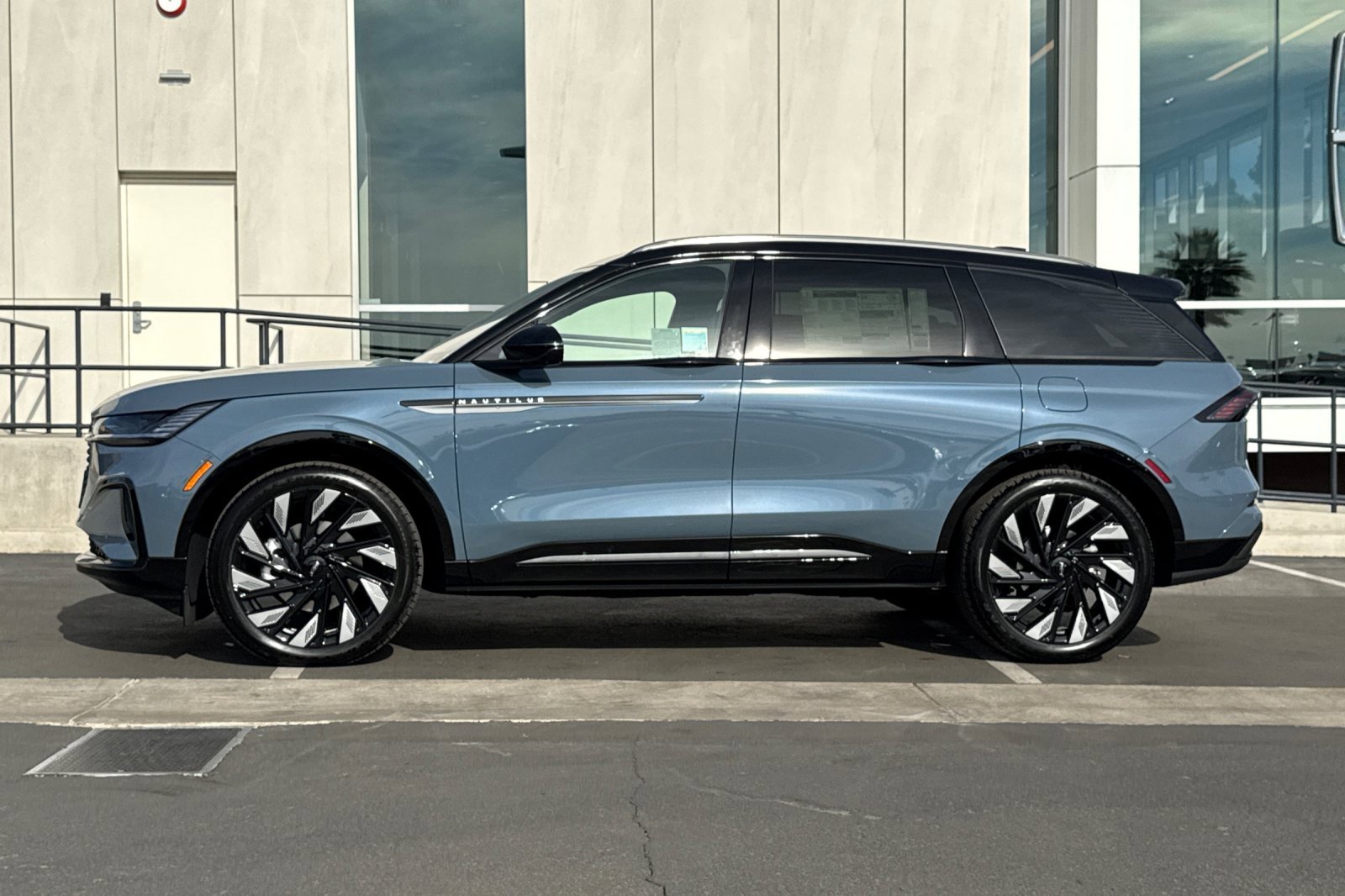 New 2026 Lincoln Nautilus Reserve w/ Jet Appearance Package image 6