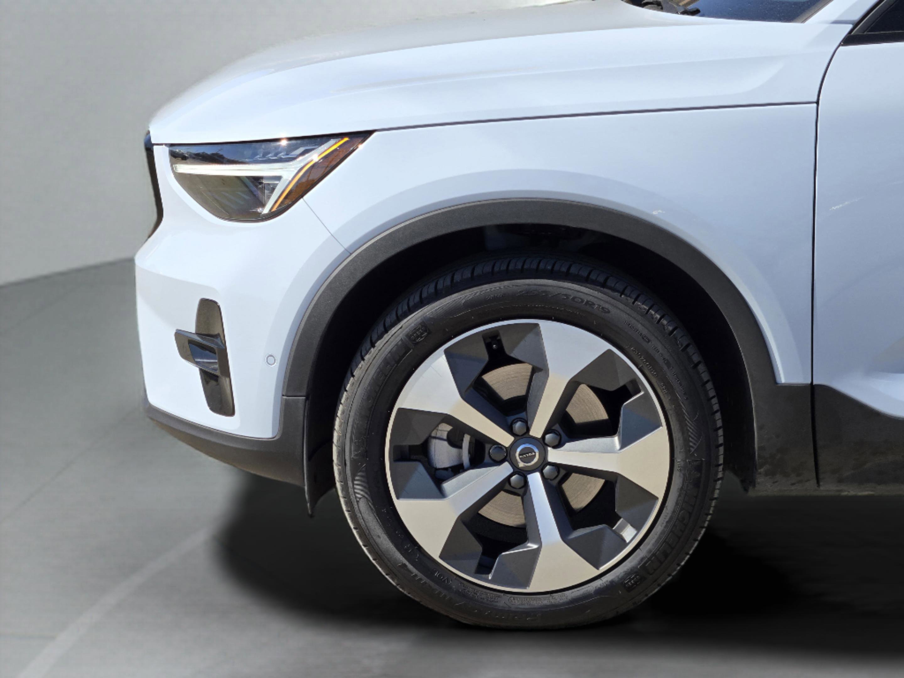 Used 2026 Volvo XC40 B5 Plus w/ Protection Package Premier image 38