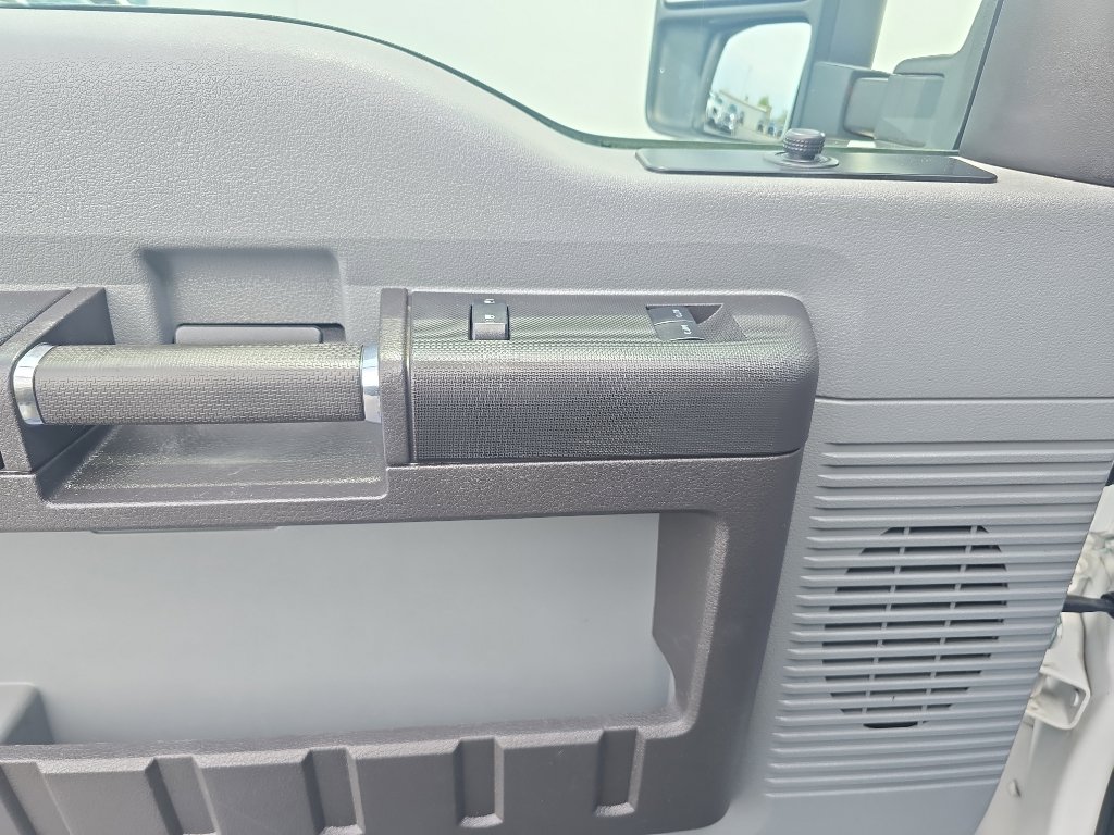 Used 2015 Ford F550 2WD Regular Cab Super Duty image 21
