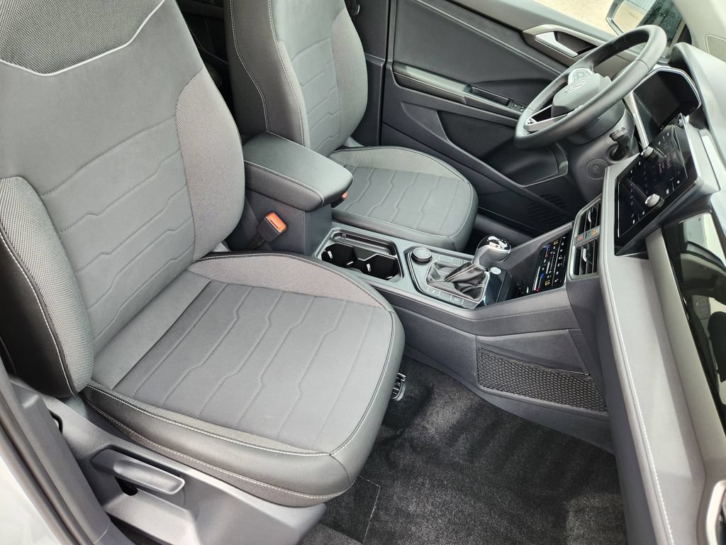 Certified 2025 Volkswagen Taos SE AWD/4WD image 11