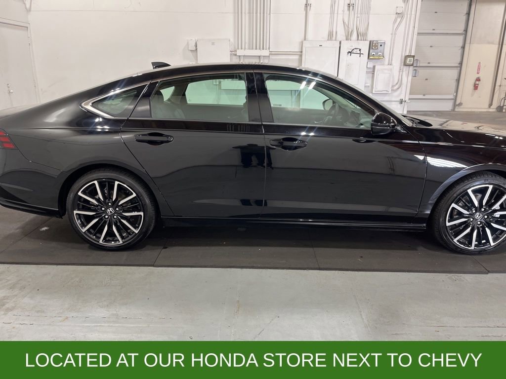 Used 2025 Honda Accord Touring image 8