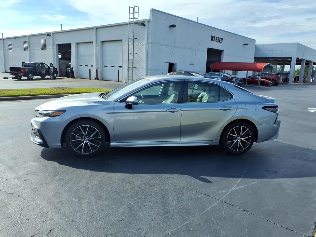 Used 2024 Toyota Camry SE FWD image 6