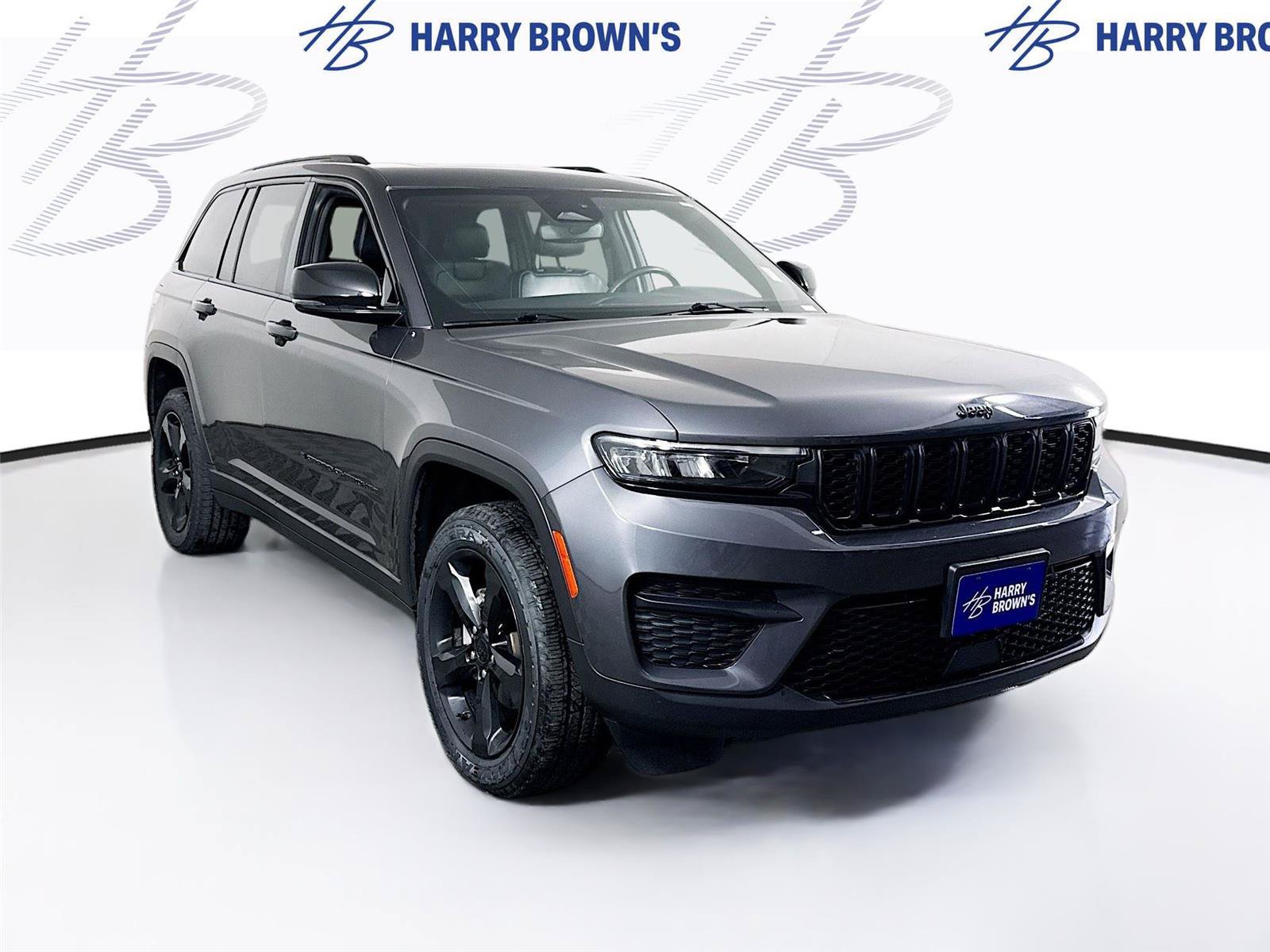Used 2022 Jeep Grand Cherokee Altitude AWD/4WD image 25