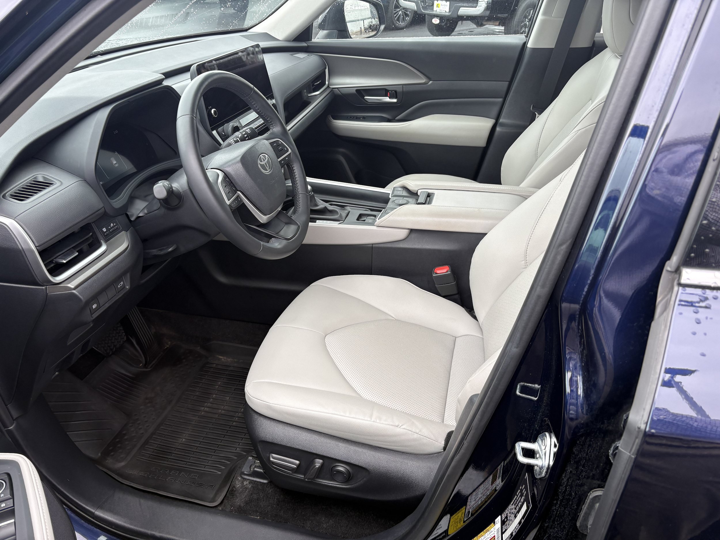 Certified 2024 Toyota Grand Highlander AWD image 4