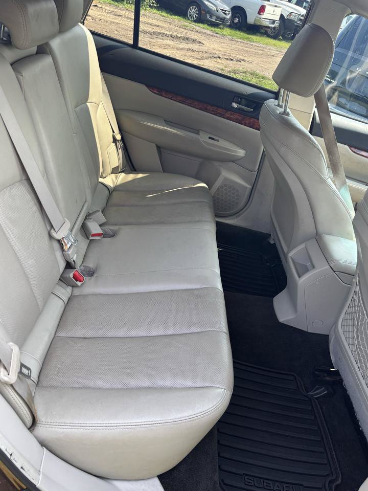 Used 2011 Subaru Outback 2.5i Limited AWD/4WD image 23