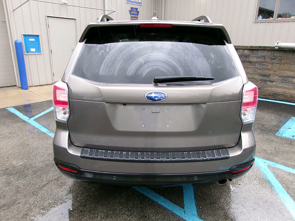 Used 2017 Subaru Forester 2.5i Touring AWD/4WD image 4