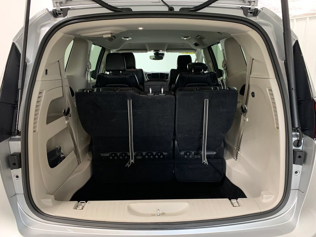 Used 2024 Chrysler Pacifica Touring-L FWD image 24